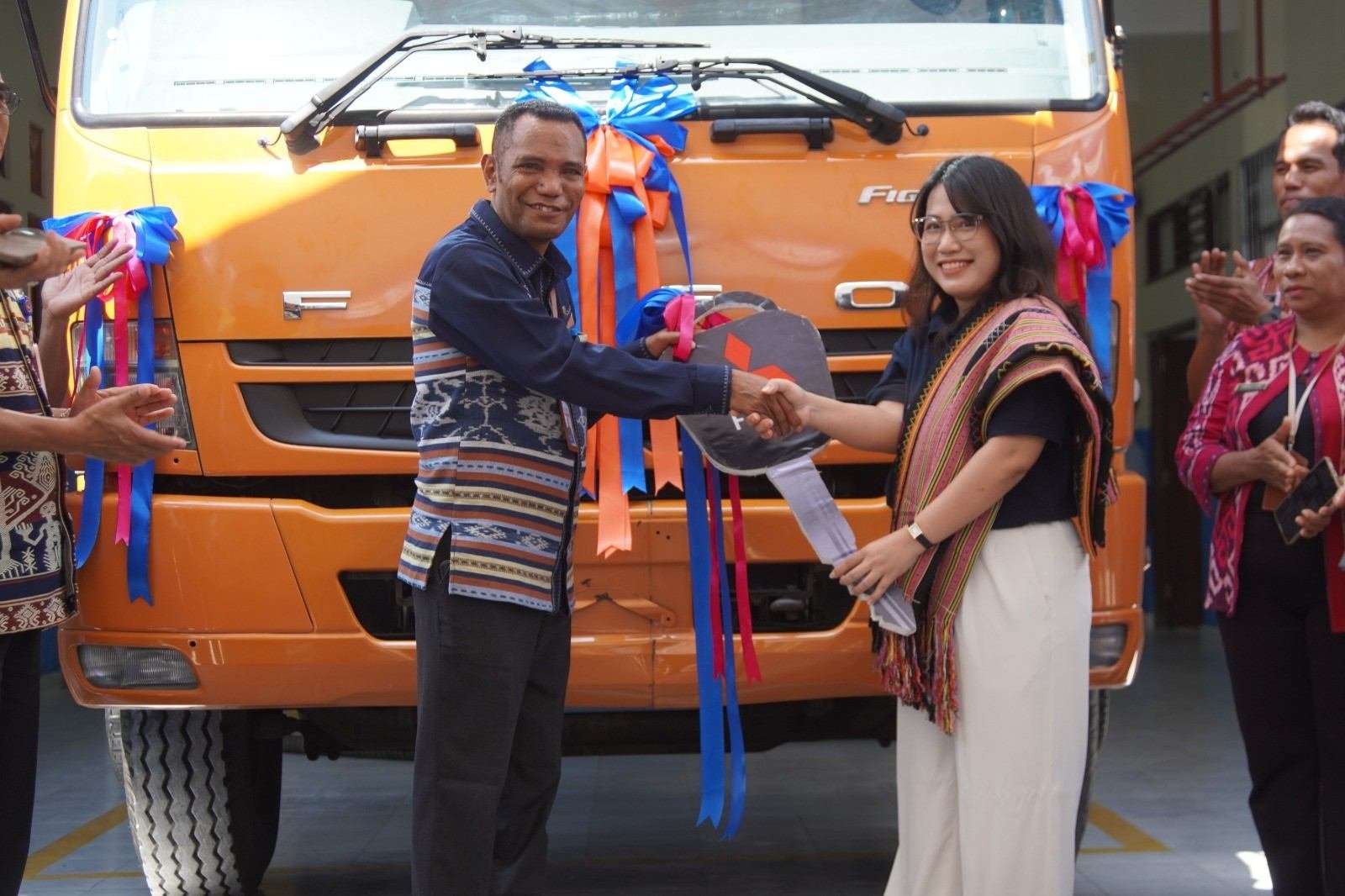 Industri Makin Melirik SMKN 2 Kupang, Mitsubishi Fuso Serahkan Kendaraan Rp 1,3 Miliar untuk Cetak Lulusan Siap Kerja