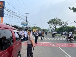 Sat Lantas Polres Rohul Gelar Strong Point Pagi di 11 Titik, Kapolres Rohul Turun Langsung Pastikan Kamseltibcarlantas