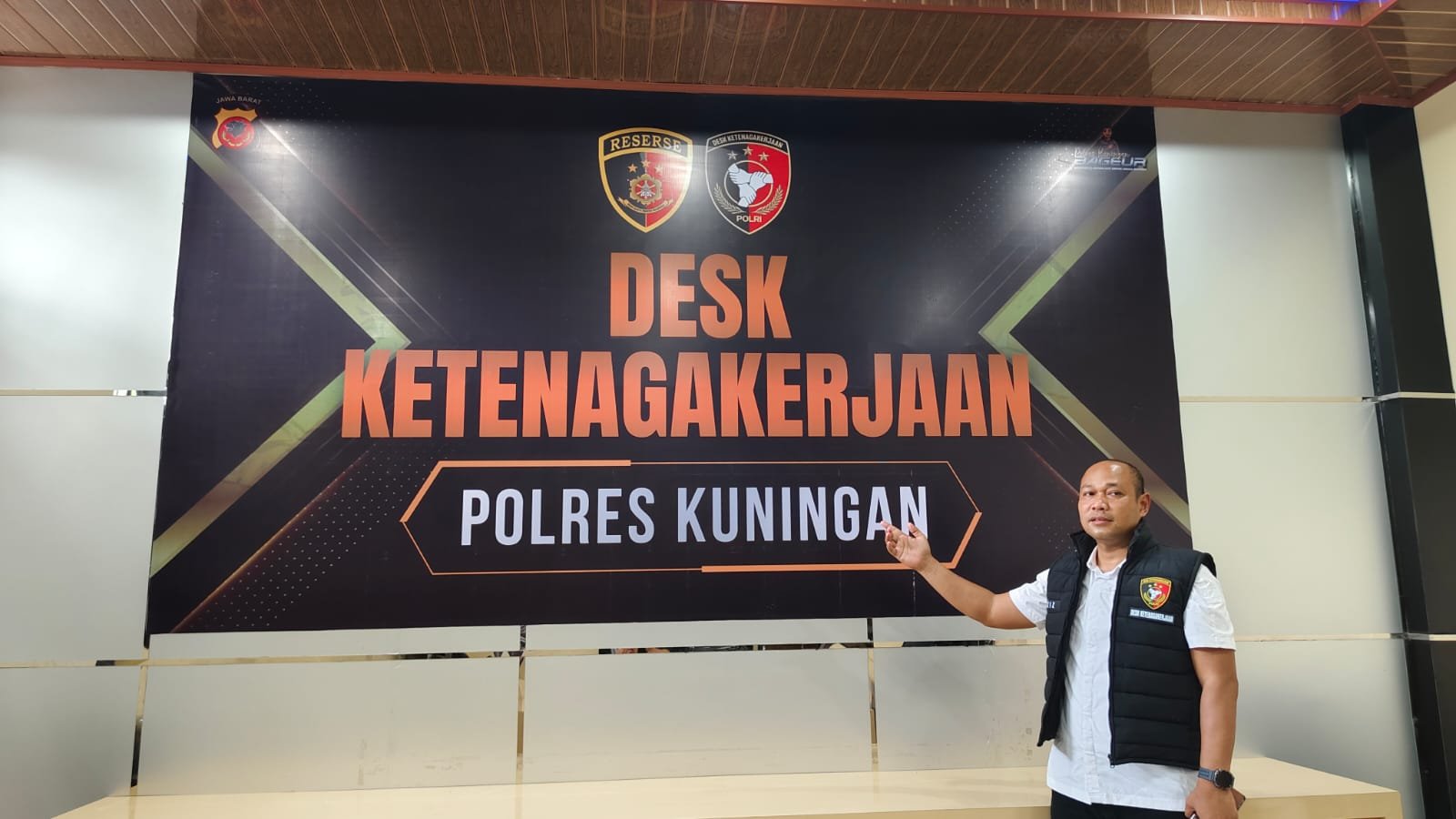 Polres Kuningan Dirikan Posko Desk Ketenagakerjaan, Siap Mediasi Konflik hingga Tangani TPPO Polres Kuningan Dirikan Posko Desk Ketenagakerjaan, Siap Mediasi Konflik hingga Tangani TPPO