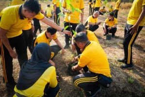 Polresta Cirebon Tanam 30 Bibit Pohon Mangga, Kapolresta: Menjaga Lingkungan Adalah Tanggung Jawab Bersama