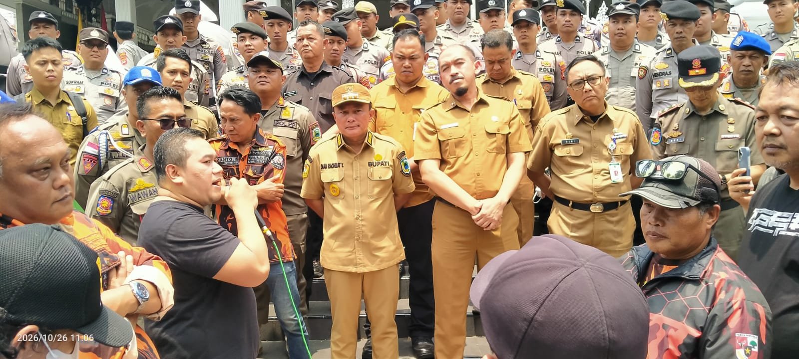 Temui Massa Aksi Pro dan Kontra Makan Bergizi Gratis, Bupati Kuningan Tegaskan Komitmen Buka Ruang Dialog