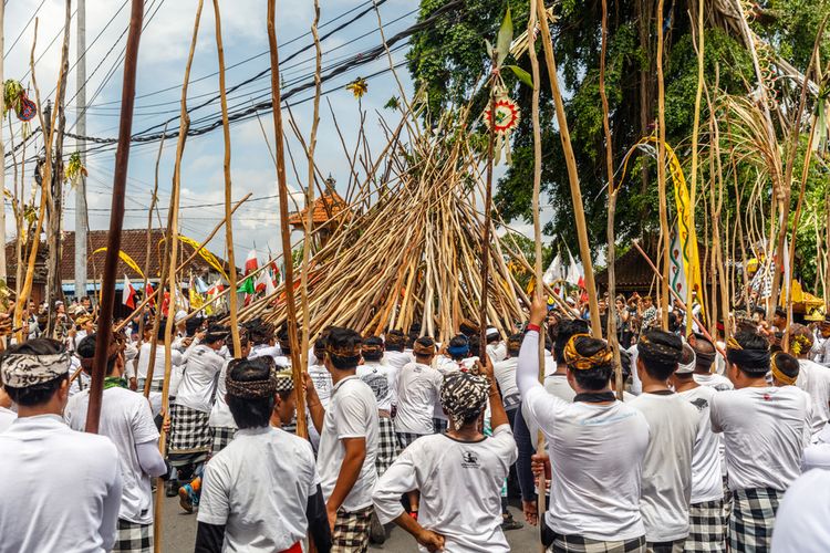 Ngerebek Mekotek, Tradisi Unik Masyarakat Munggu Saat Kuningan