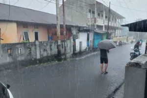 Hati-Hati! Cuaca di Jabar Besok Senin Didominasi Awan dan Hujan Petir