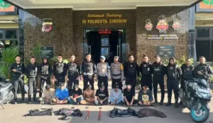 Tim Patroli Raimas Macan Kumbang 852 Polresta Cirebon Menindak Tegas 8 Pemuda Yang Membawa Sajam