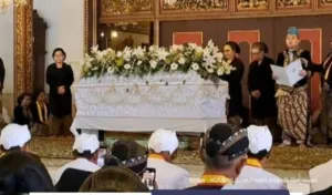 KGPAA Hamangkunegoro Kukuhkan Diri Jadi Raja Solo Bergelar Paku Buwono XIV