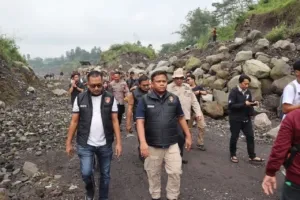 Bareskrim Polri Bersama Polresta Magelang dan Tim Gabungan Melakukan Penggrebekan Aktivitas Penambangan Galian C Ilegal di Wilayah TNGM Srumbung Kabupaten Magelang