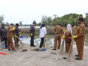 Pemkab Cirebon dan TNI AL Berkolaborasi Selamatkan Ekosistem Laut Melalui Gerakan Jaga Segara.