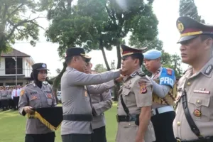 Mapolres Kuningan Gelar Sertijab Dua Kapolsek dan Kenaikan Pangkat untuk Dua Perwira