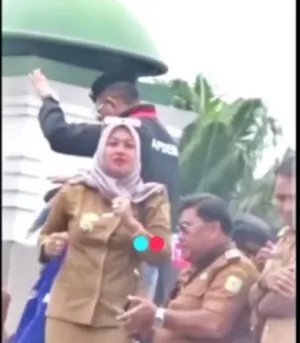 Heboh! Kepala Desa dari Magelang Berjoget saat Demo di Jakarta