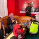 Sigap: Personel Pospam dan Dokkes Polres Magelang Kota Tangani Anak Pingsan di Alun-Alun