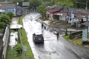 Jalan Pantai Baron Gunungkidul Banjir saat Hujan Deras