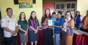 Wawali Kupang Serahkan Buku Bacaan & Susu, Sekaligus Luncurkan Program Makanan Bergizi Gratis (MBG) di Posyandu Melati