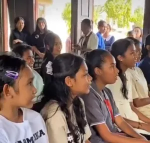 Injeksi Laptop Kupang Dorong SDM Milenial NTT Lewat Pelatihan Public Speaking