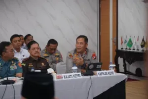 Kapolda Kepri Peringatkan Penimbun! Keamanan Nataru dan Stabilitas Pangan Jadi Fokus Utama Rakor Forkopimda