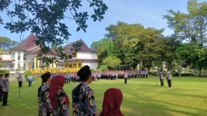 Diakhir Tugasnya di “UNIKU” Rektor Dikdik Pimpin Apel HKN 2025
