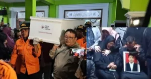 Isak Tangis Ibu Korban Pecah Sambut Kepulangan Jenazah Pendaki Gunung