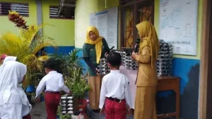 Arkadewi Candra Maya: Menjaga Kesegaran dan Mutu, Bahan datang Sore Hari