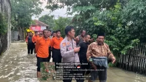 Polresta Cirebon Sigap Tangani Banjir di Jagapura Lor dan Jagapura Kulon