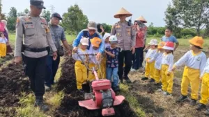 TK Kemala Bhayangkari Lakukan Kunjungan Edukatif Ke Kawasan Agro Eduwisata Pertanian Terpadu