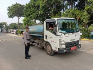 Polda Kepri Amankan Distribusi Air Bersih Hari Ke-6 di Tanjung Sengkuang Guna Jaga Kondusivitas Kamtibmas