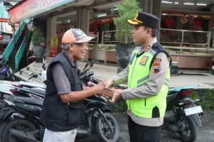 Kapolres Magelang Kota Bagi 200 Takjil di Hari ke 2 Ramadhan dan Pimpin Patroli Kamtibmas