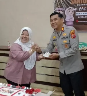 Tepat di Moment HPN, Polres Kuningan dan Pokja Wartawan Santuni Puluhan Anak Yatim