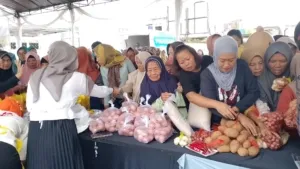 Gerakan Pangan Murah (GPM) di Desa Haurkuning Diserbu Warga