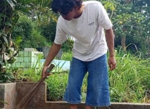 Pemuda 22 Tahun di Magelang Bersihkan Ratusan Makam (TPU) Giriloyo
