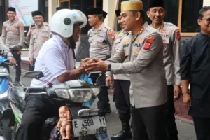 Digiring Masuk Mapolres, Akhirnya Seluruh Pengendara Mendapatkan Takjil Gratis