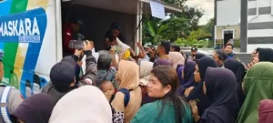 Kurang Dari 2 Jam, Sembako Sebanyak 6.5 Ton Ludes Diserbu Warga