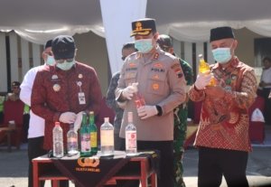 Tegas! Kapolres Magelang Kota Musnahkan Ratusan Botol Miras