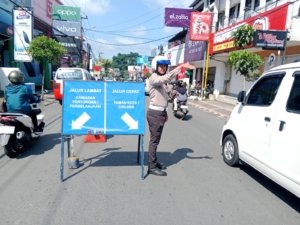 Hindari Kemacetan di Pusat Kota, Satlantas Polres Kuningan Lakukan Rekayasa Lalulintas