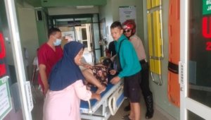 Satlantas Polres Kuningan, Bantu Seorang Ibu yang Akan Melahirkan di Tengah Kemacetan