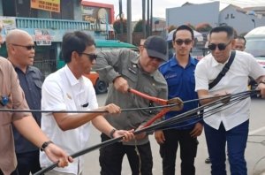 Diskominfotik Tertibkan Kabel Udara Semrawut di Bandung Barat 