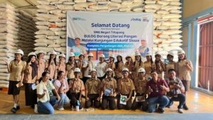 Edukasi Pangan dari Gudang ke Generasi, Siswa SMAN 1 Kupang Belajar Langsung di BULOG NTT