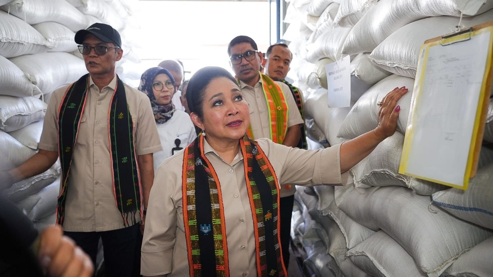 Dirut BULOG Terima Kunjungan Komisi IV DPR RI, Pastikan Stok Beras Nasional Aman dan Stabil Dirut BULOG Terima Kunjungan Komisi IV DPR RI, Pastikan Stok Beras Nasional Aman dan Stabil