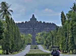 Pengunjung Candi Borobudur Menurun