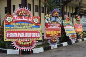 Apresiasi Tindakan Tegas Brantas Premanisme, Pedagang Pasar Muntilan Kirim Karangan Bunga ke Polresta Magelang