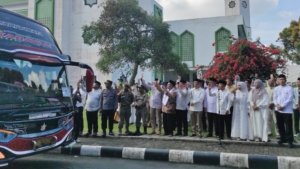 445 Jemaah Calon Haji Kuningan Kloter 8 Diberangkatkan
