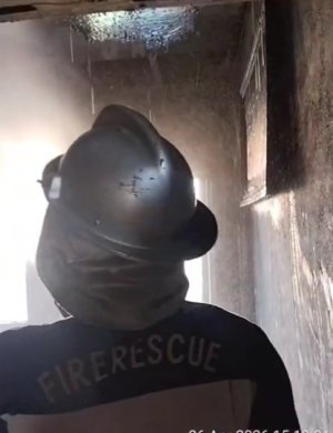 Akibat Puntung Rokok Rumah Berlantai Dua Terbakar.