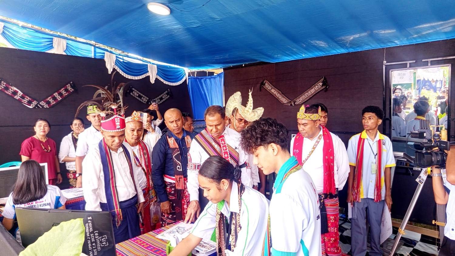 Wagub NTT Apresiasi Karya Siswa SMKN 2 Kupang di Gebyar Hardiknas 2026 Wagub NTT Apresiasi Karya Siswa SMKN 2 Kupang di Gebyar Hardiknas 2026