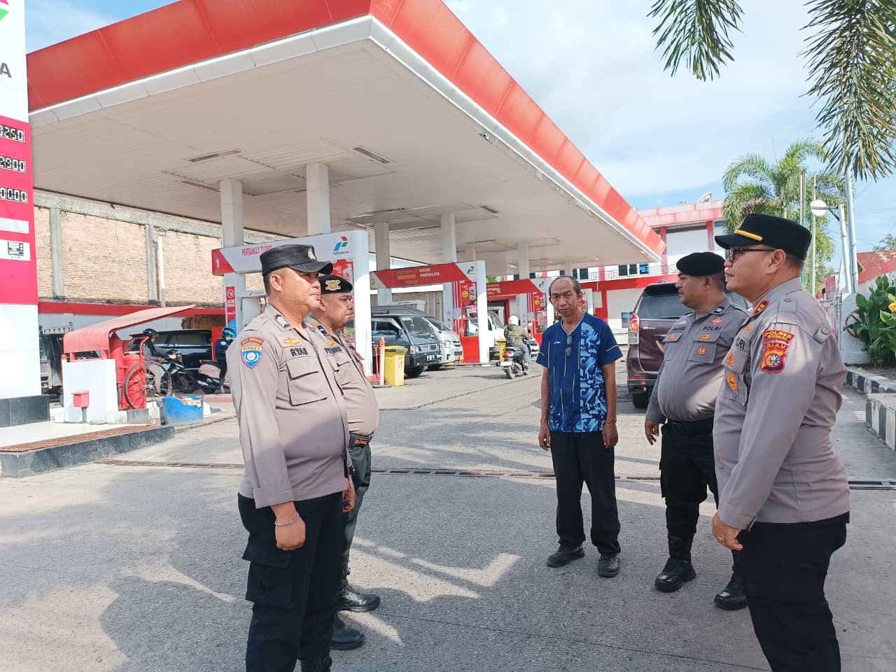 Patroli Intensif Polres Dan Jajaran Polsek Dumai Pada Sejumlah SPBU Dikota Dumai Aman Kondusif Patroli Intensif Polres Dan Jajaran Polsek Dumai Pada Sejumlah SPBU Dikota Dumai Aman Kondusif