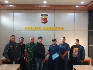 Lakukan Mediasi di Mapolres Kuningan, Akhirnya Viking dan The Jak Mania Berdamai