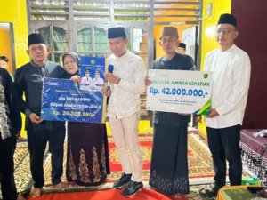BPJS Ketenagakerjaan Bengkulu Salurkan Santunan untuk Keluarga Ketua RT Kelurahan Bajak