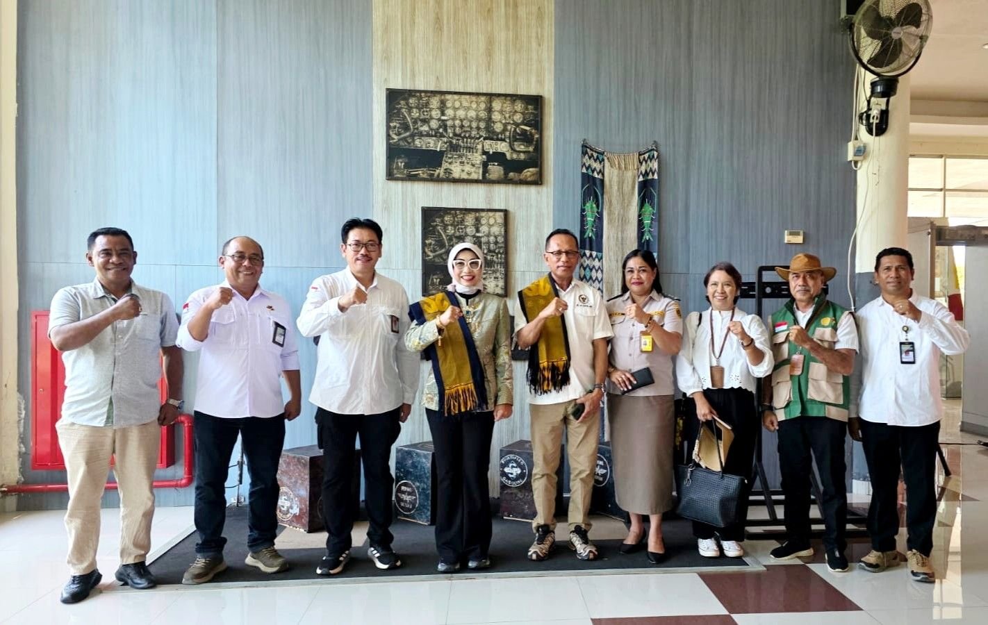 Usman Husin dan Kepala BPPSDMP Kementan Tanam Harapan bagi Pertanian Sumba, Temui Penyuluh se-Sumba Raya Usman Husin dan Kepala BPPSDMP Kementan Tanam Harapan bagi Pertanian Sumba, Temui Penyuluh se-Sumba Raya