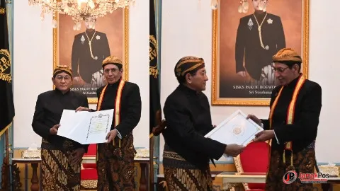 Bawazier, Pembina Generasi Muda Bela Negara (GMBN) mendapat gelar KRAT-Husodonegoro dari Kesunanan Surakarta Bawazier, Pembina Generasi Muda Bela Negara (GMBN) mendapat gelar KRAT-Husodonegoro dari Kesunanan Surakarta
