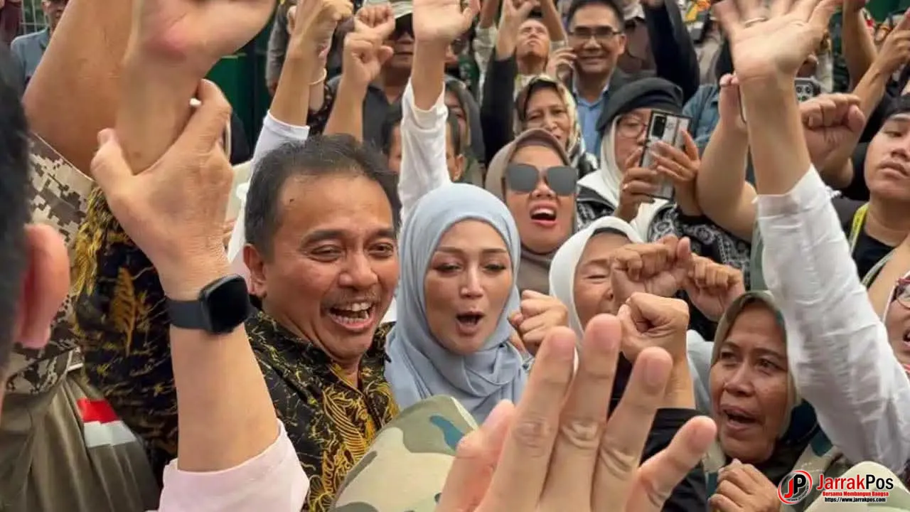 Penahanan Roy Suryo dan Dokter Tifa Ditangguhkan Penahanan Roy Suryo dan Dokter Tifa Ditangguhkan