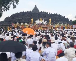 Umat Buddha Rayakan Hari Raya Tri Suci Waisak 2026 di Candi Borobudur