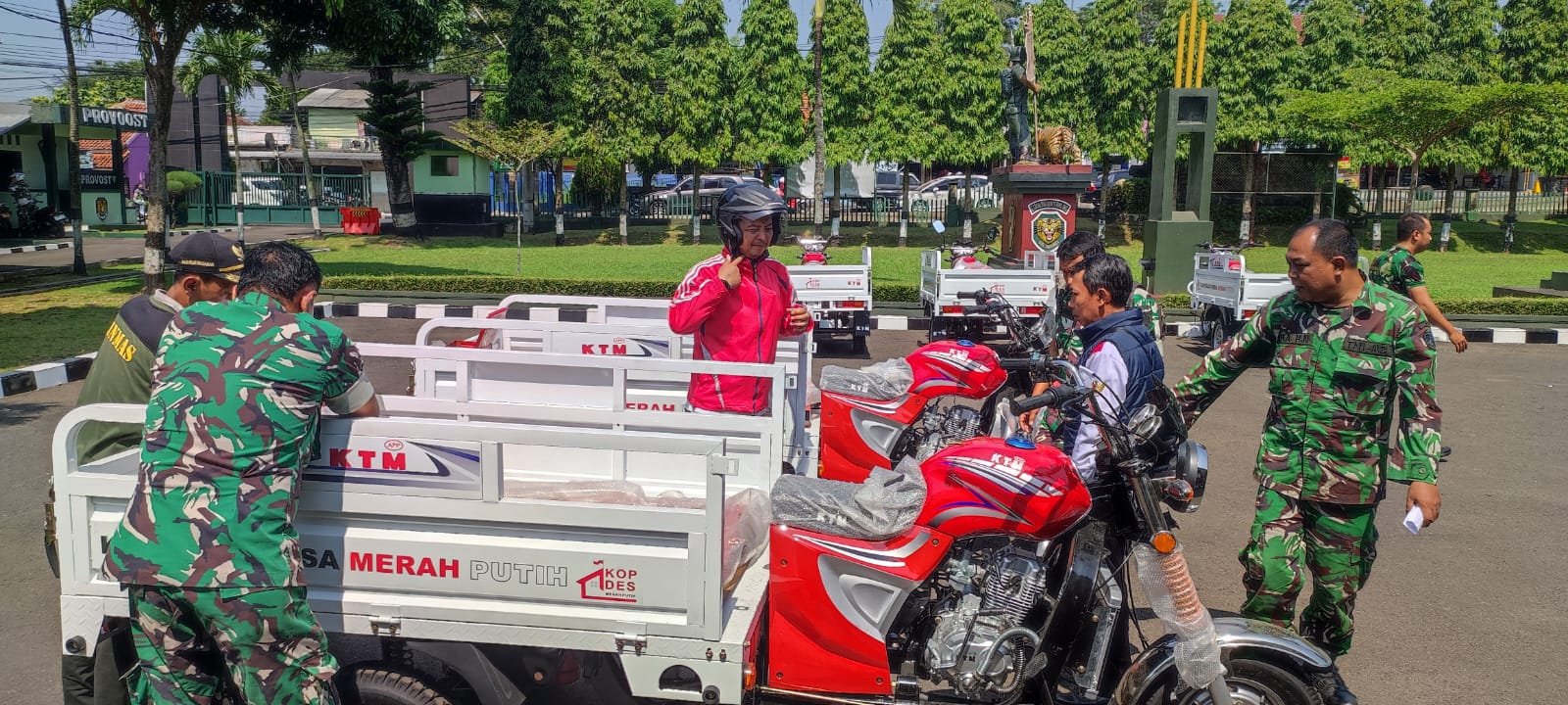 Desa Cipicung Terima 2 Unit Motor Kendaraan Operasional KDMP Desa Cipicung Terima 2 Unit Motor Kendaraan Operasional KDMP