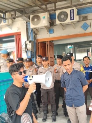 Komplain Kabel Semrawut , Lingkar Pemuda Pemudi Dumai Gelar Aksi Di PT Mayatama